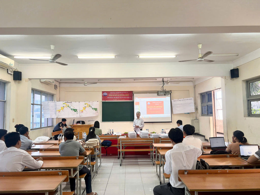 Hội đồng Kỹ thuật Tài nguyên nước 2 do TS. Nguyễn Quang Phi - Trưởng bộ môn Kỹ thuật tài nguyên nước làm chủ tịch Hội đồng