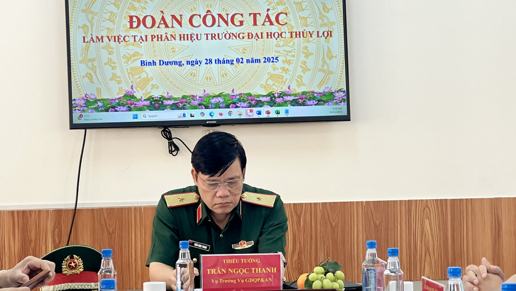 Thiếu tướng Trần Ngọc Thanh - Vụ trưởng Vụ Giáo dục quốc phòng và an ninh làm việc tại Phân hiệu